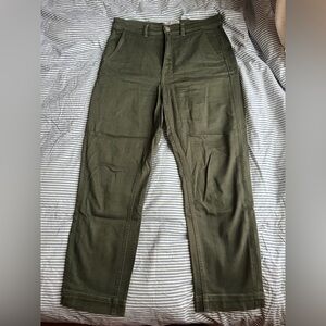 Everlane Slim Leg Crop Pant in Lunar Green